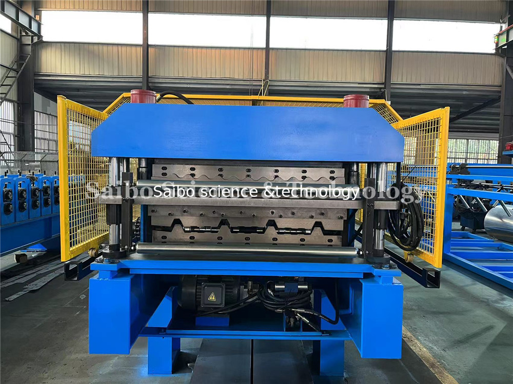 Versatile Panel Forming Machine 20m/Min For Roofing 0.3-0.8mm Thickness